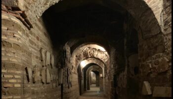 Caelian Courtyards: Capturing Life in Roman Residential Areas