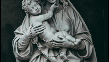 Sculpted Serenity: Medieval Stone Carvings ως καλλιτεχνικές εκφράσεις