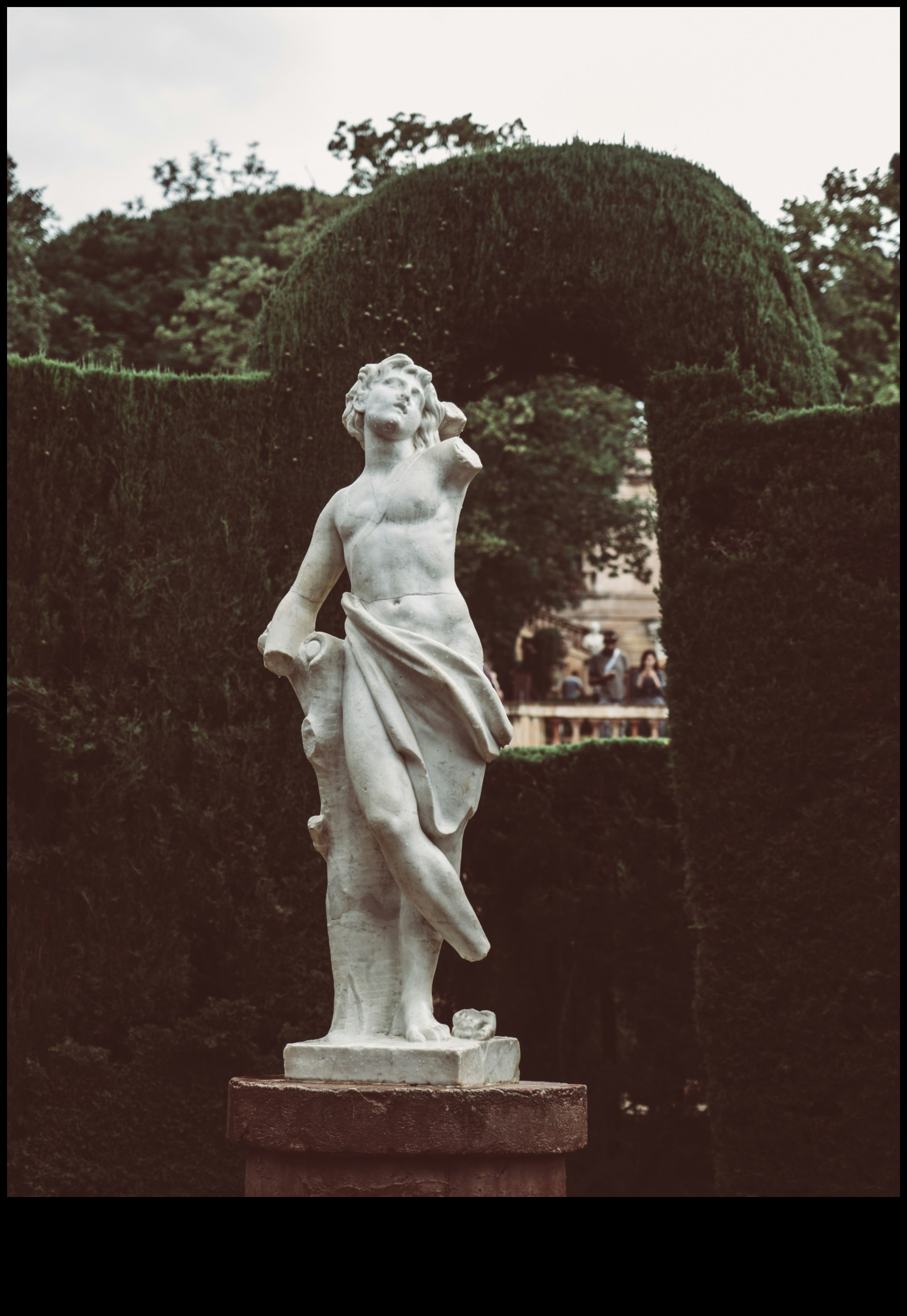 Sculptural Marvels: Crafting Outdoor Elegance with Garden Art